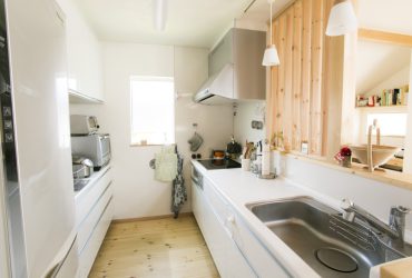 白を基調にした清潔感漂うキッチン | 自然素材の注文住宅,健康住宅 | 実例写真 | 東京都西東京市