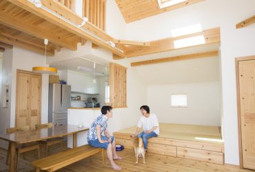 勾配天井の広々リビング | 自然素材の注文住宅,健康住宅 | 実例写真 | 東京都西東京市