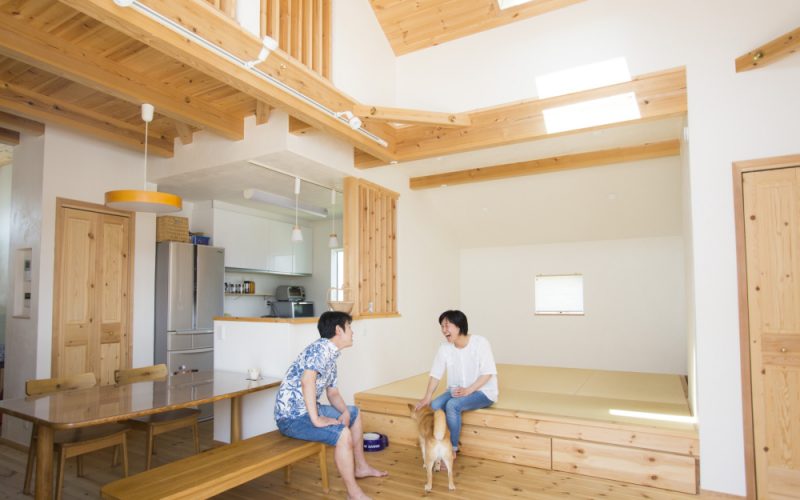 勾配天井の広々リビング | 自然素材の注文住宅,健康住宅 | 実例写真 | 東京都西東京市