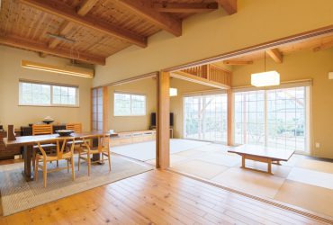 薪ストーブの炎を眺める―あこがれの平屋 | 千葉県旭市