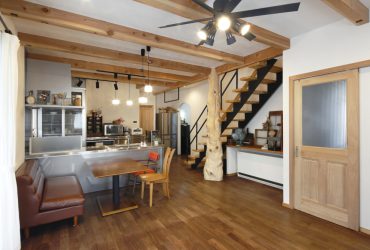 ストリップ階段とシーリングファンで冷暖房を効率よく循環させる設計 | 自然素材の注文住宅,健康住宅 | 実例写真 | 岐阜県関市