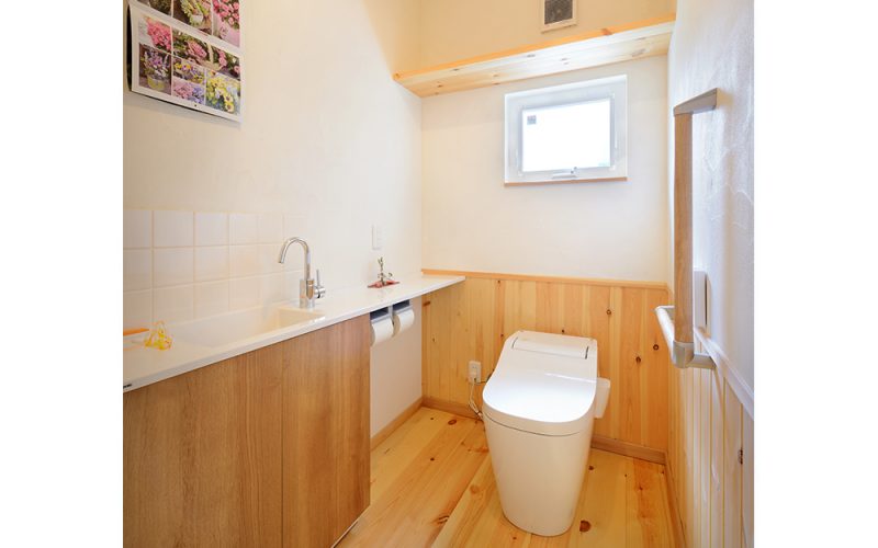広く清潔感のあるトイレ | 自然素材の注文住宅,健康住宅 | 実例写真 | 宮城県仙台市