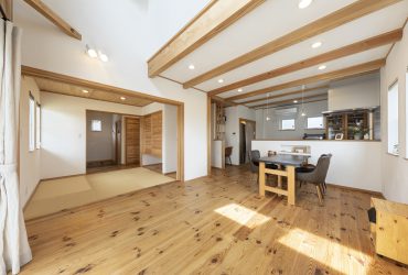 美しいレッドシダーの吹抜けの家 | 栃木県栃木市