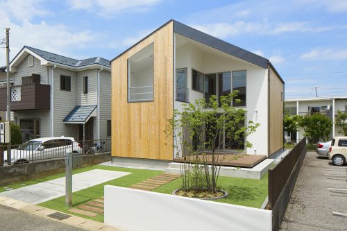 耐久性が高い屋根材「陶器瓦」と「ガルバリウム鋼板」